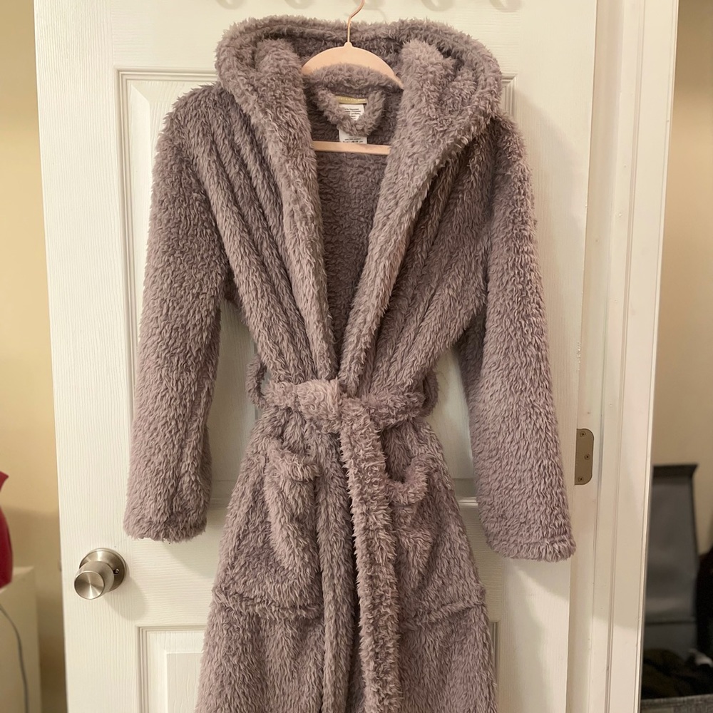 Pottery Barn Teen Cozy Sherpa Robe Small/Medium Lavender